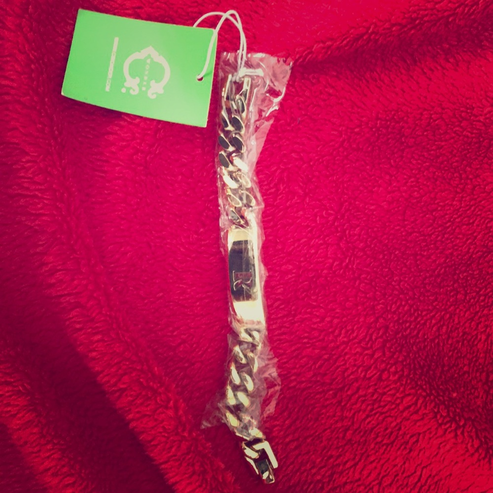 Beautiful ‘R’ bracelet